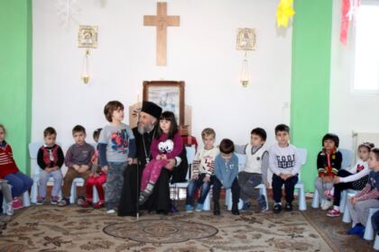 Serbare dedicată Sfântului Ierarh Nicolae la Grădiniţa „Familia“ din Brăila – fotografia 20