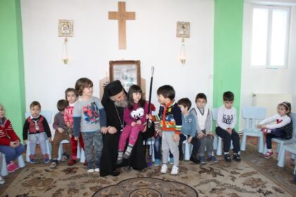 Serbare dedicată Sfântului Ierarh Nicolae la Grădiniţa „Familia“ din Brăila – fotografia 22