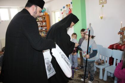 Serbare dedicată Sfântului Ierarh Nicolae la Grădiniţa „Familia“ din Brăila – fotografia 28