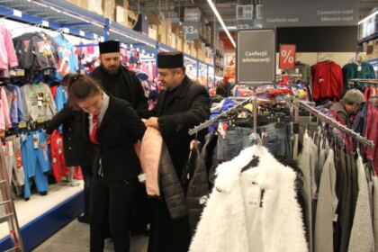 Haine de iarnă pentru copiii familiilor sinistrate din judeţul Galaţi – fotografia 10