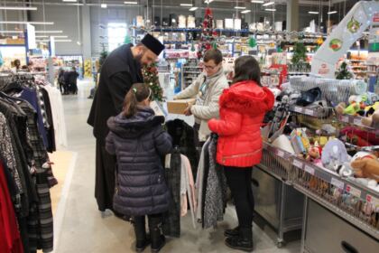Haine de iarnă pentru copiii familiilor sinistrate din judeţul Galaţi – fotografia 21