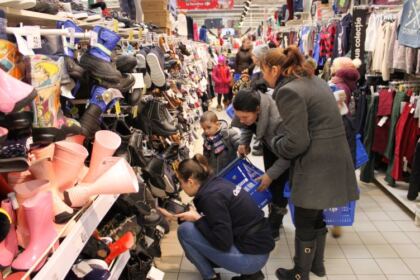 Daruri de sărbători pentru copiii sinistraţi din Câmpia Covurluiului – fotografia 2