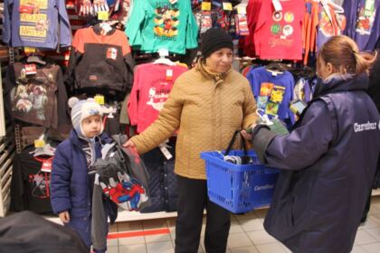 Daruri de sărbători pentru copiii sinistraţi din Câmpia Covurluiului – fotografia 8