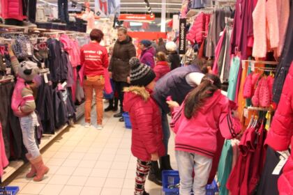 Daruri de sărbători pentru copiii sinistraţi din Câmpia Covurluiului – fotografia 12