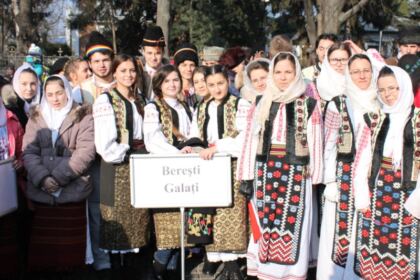 Festivalul de datini şi obiceiuri la Naşterea Domnului şi Anul Nou „Tudor Pamfile“, la Galaţi – fotografia 17