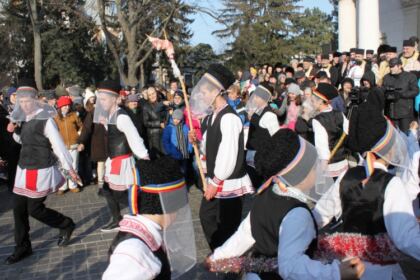 Festivalul de datini şi obiceiuri la Naşterea Domnului şi Anul Nou „Tudor Pamfile“, la Galaţi – fotografia 35