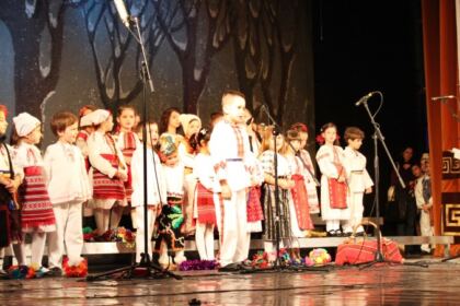 Serbarea „Colindăm, Doamne, colind!“ a Seminarului Teologic „Sfântul Apostol Andrei“ din Galaţi – fotografia 17
