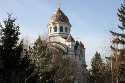 Întâlnirea cadrelor didactice, a studenţilor şi masteranzilor de la Departamentul Teologic al Facultăţii de Istorie, Filosofie şi Teologie din Universitatea „Dunărea de Jos“ cu Înaltpreasfinţitul Părinte Arhiepiscop dr. Casian al Dunării de Jos – fotografia 1