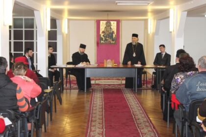 Întâlnirea cadrelor didactice, a studenţilor şi masteranzilor de la Departamentul Teologic al Facultăţii de Istorie, Filosofie şi Teologie din Universitatea „Dunărea de Jos“ cu Înaltpreasfinţitul Părinte Arhiepiscop dr. Casian al Dunării de Jos – fotografia 3