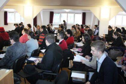 Întâlnirea cadrelor didactice, a studenţilor şi masteranzilor de la Departamentul Teologic al Facultăţii de Istorie, Filosofie şi Teologie din Universitatea „Dunărea de Jos“ cu Înaltpreasfinţitul Părinte Arhiepiscop dr. Casian al Dunării de Jos – fotografia 8