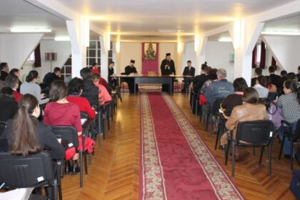 Întâlnirea cadrelor didactice, a studenţilor şi masteranzilor de la Departamentul Teologic al Facultăţii de Istorie, Filosofie şi Teologie din Universitatea „Dunărea de Jos“ cu Înaltpreasfinţitul Părinte Arhiepiscop dr. Casian al Dunării de Jos – fotografia 11