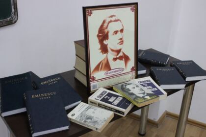 Omagierea poetului Mihai Eminescu de către seminarişti şi studenţi teologi la Ziua Culturii Naţionale – fotografia 1