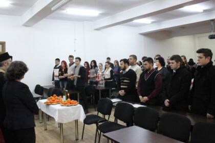 Omagierea poetului Mihai Eminescu de către seminarişti şi studenţi teologi la Ziua Culturii Naţionale – fotografia 2