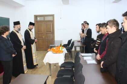 Omagierea poetului Mihai Eminescu de către seminarişti şi studenţi teologi la Ziua Culturii Naţionale – fotografia 3