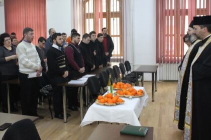 Omagierea poetului Mihai Eminescu de către seminarişti şi studenţi teologi la Ziua Culturii Naţionale – fotografia 5