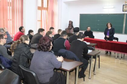 Omagierea poetului Mihai Eminescu de către seminarişti şi studenţi teologi la Ziua Culturii Naţionale – fotografia 6