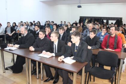 Omagierea poetului Mihai Eminescu de către seminarişti şi studenţi teologi la Ziua Culturii Naţionale – fotografia 7