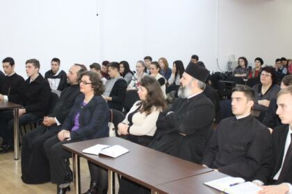 Omagierea poetului Mihai Eminescu de către seminarişti şi studenţi teologi la Ziua Culturii Naţionale – fotografia 13