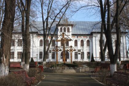 Omagierea poetului Mihai Eminescu de către seminarişti şi studenţi teologi la Ziua Culturii Naţionale – fotografia 1
