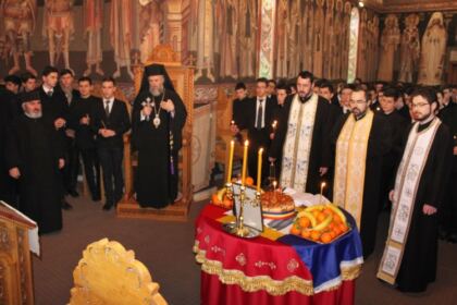 Omagierea poetului Mihai Eminescu de către seminarişti şi studenţi teologi la Ziua Culturii Naţionale – fotografia 2