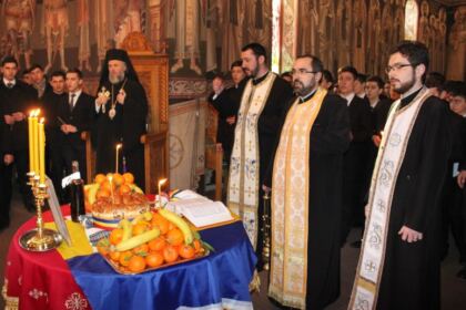 Omagierea poetului Mihai Eminescu de către seminarişti şi studenţi teologi la Ziua Culturii Naţionale – fotografia 3