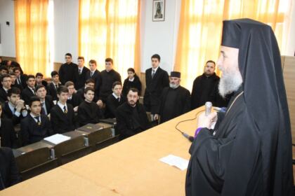 Omagierea poetului Mihai Eminescu de către seminarişti şi studenţi teologi la Ziua Culturii Naţionale – fotografia 9