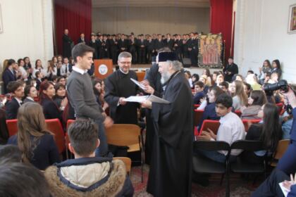 Sfinţii Trei Ierarhi cinstiţi de elevii Colegiului Naţional „Vasile Alecsandri“ din Galaţi – fotografia 12