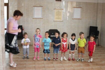 Activităţi filantropice îndreptate către bătrânii Centrului multifuncţional de servicii sociale „Speranţe pentru vârsta a III-a“ din Galaţi – fotografia 2