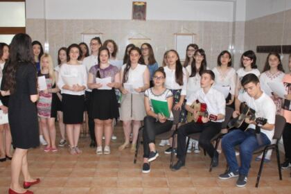 Activităţi filantropice îndreptate către bătrânii Centrului multifuncţional de servicii sociale „Speranţe pentru vârsta a III-a“ din Galaţi – fotografia 6
