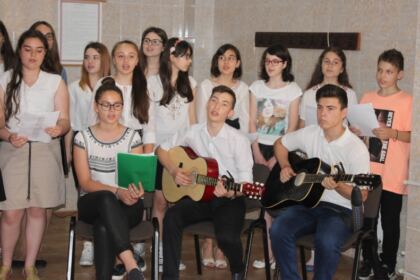 Activităţi filantropice îndreptate către bătrânii Centrului multifuncţional de servicii sociale „Speranţe pentru vârsta a III-a“ din Galaţi – fotografia 7