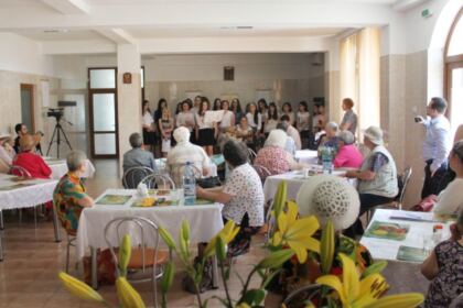 Activităţi filantropice îndreptate către bătrânii Centrului multifuncţional de servicii sociale „Speranţe pentru vârsta a III-a“ din Galaţi – fotografia 10