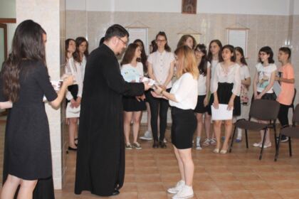 Activităţi filantropice îndreptate către bătrânii Centrului multifuncţional de servicii sociale „Speranţe pentru vârsta a III-a“ din Galaţi – fotografia 15
