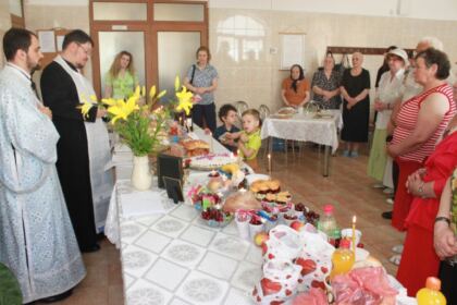 Activităţi filantropice îndreptate către bătrânii Centrului multifuncţional de servicii sociale „Speranţe pentru vârsta a III-a“ din Galaţi – fotografia 20
