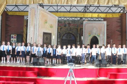 Festivitatea de premiere la Seminarul Teologic „Sfântul Apostol Andrei“ din Galaţi – fotografia 2