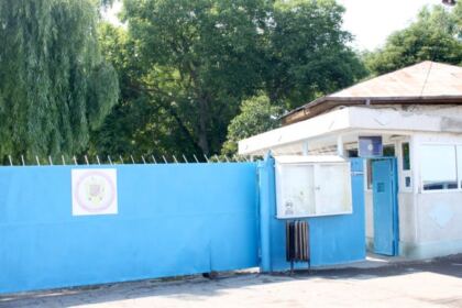 Ierarhul Dunării de Jos a binecuvântat minorii şi tinerii de la Penitenciarul Tichileşti, Brăila – fotografia 1
