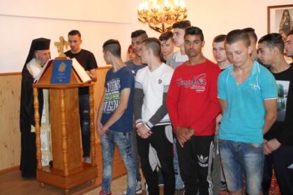 Ierarhul Dunării de Jos a binecuvântat minorii şi tinerii de la Penitenciarul Tichileşti, Brăila – fotografia 14