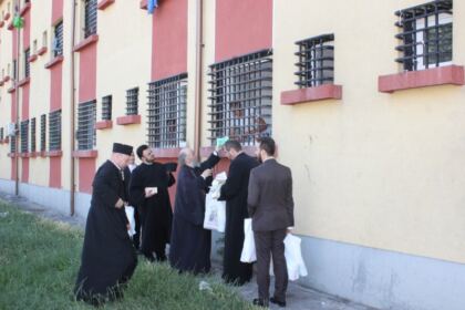 Ierarhul Dunării de Jos a binecuvântat minorii şi tinerii de la Penitenciarul Tichileşti, Brăila – fotografia 27