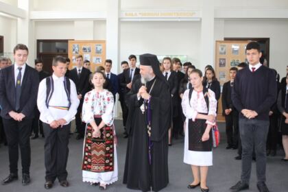Premierea câştigătorilor etapei eparhiale a Concursului naţional de proiecte duhovniceşti „Biserica şi Şcoala din sufletul meu“ – fotografia 8