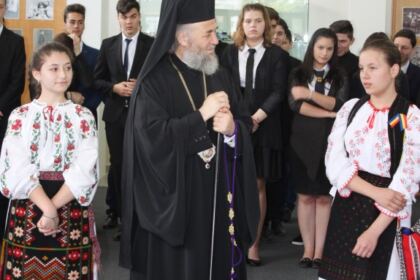Premierea câştigătorilor etapei eparhiale a Concursului naţional de proiecte duhovniceşti „Biserica şi Şcoala din sufletul meu“ – fotografia 9