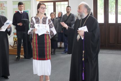 Premierea câştigătorilor etapei eparhiale a Concursului naţional de proiecte duhovniceşti „Biserica şi Şcoala din sufletul meu“ – fotografia 16