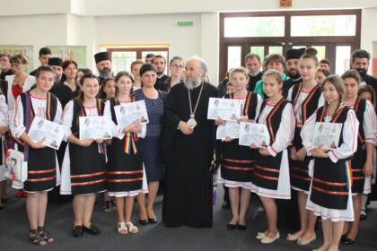 Premierea câştigătorilor etapei eparhiale a Concursului naţional de proiecte duhovniceşti „Biserica şi Şcoala din sufletul meu“ – fotografia 27