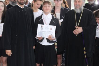 Premierea câştigătorilor etapei eparhiale a Concursului naţional de proiecte duhovniceşti „Biserica şi Şcoala din sufletul meu“ – fotografia 32
