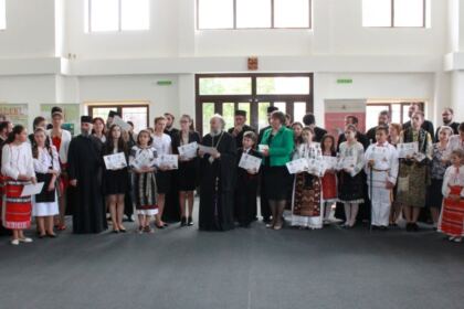 Premierea câştigătorilor etapei eparhiale a Concursului naţional de proiecte duhovniceşti „Biserica şi Şcoala din sufletul meu“ – fotografia 34