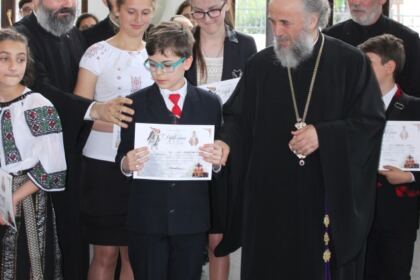 Premierea câştigătorilor etapei eparhiale a Concursului naţional de proiecte duhovniceşti „Biserica şi Şcoala din sufletul meu“ – fotografia 37