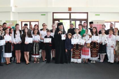 Premierea câştigătorilor etapei eparhiale a Concursului naţional de proiecte duhovniceşti „Biserica şi Şcoala din sufletul meu“ – fotografia 39