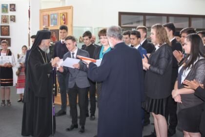 Premierea câştigătorilor etapei eparhiale a Concursului naţional de proiecte duhovniceşti „Biserica şi Şcoala din sufletul meu“ – fotografia 4