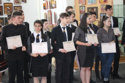 Premierea câştigătorilor etapei eparhiale a Concursului naţional de proiecte duhovniceşti „Biserica şi Şcoala din sufletul meu“ – fotografia 11
