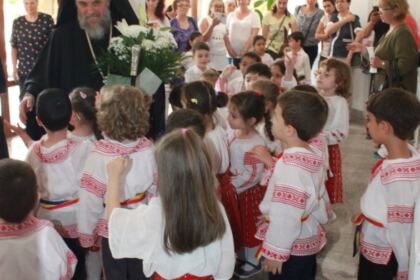 Binecuvântarea grădiniţei „Îngeraşul“ din cadrul parohiei „Naşterea Domnului“ din Brăila – fotografia 5