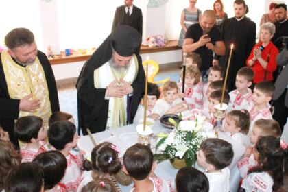 Binecuvântarea grădiniţei „Îngeraşul“ din cadrul parohiei „Naşterea Domnului“ din Brăila – fotografia 9