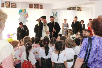 Binecuvântarea grădiniţei „Îngeraşul“ din cadrul parohiei „Naşterea Domnului“ din Brăila – fotografia 10